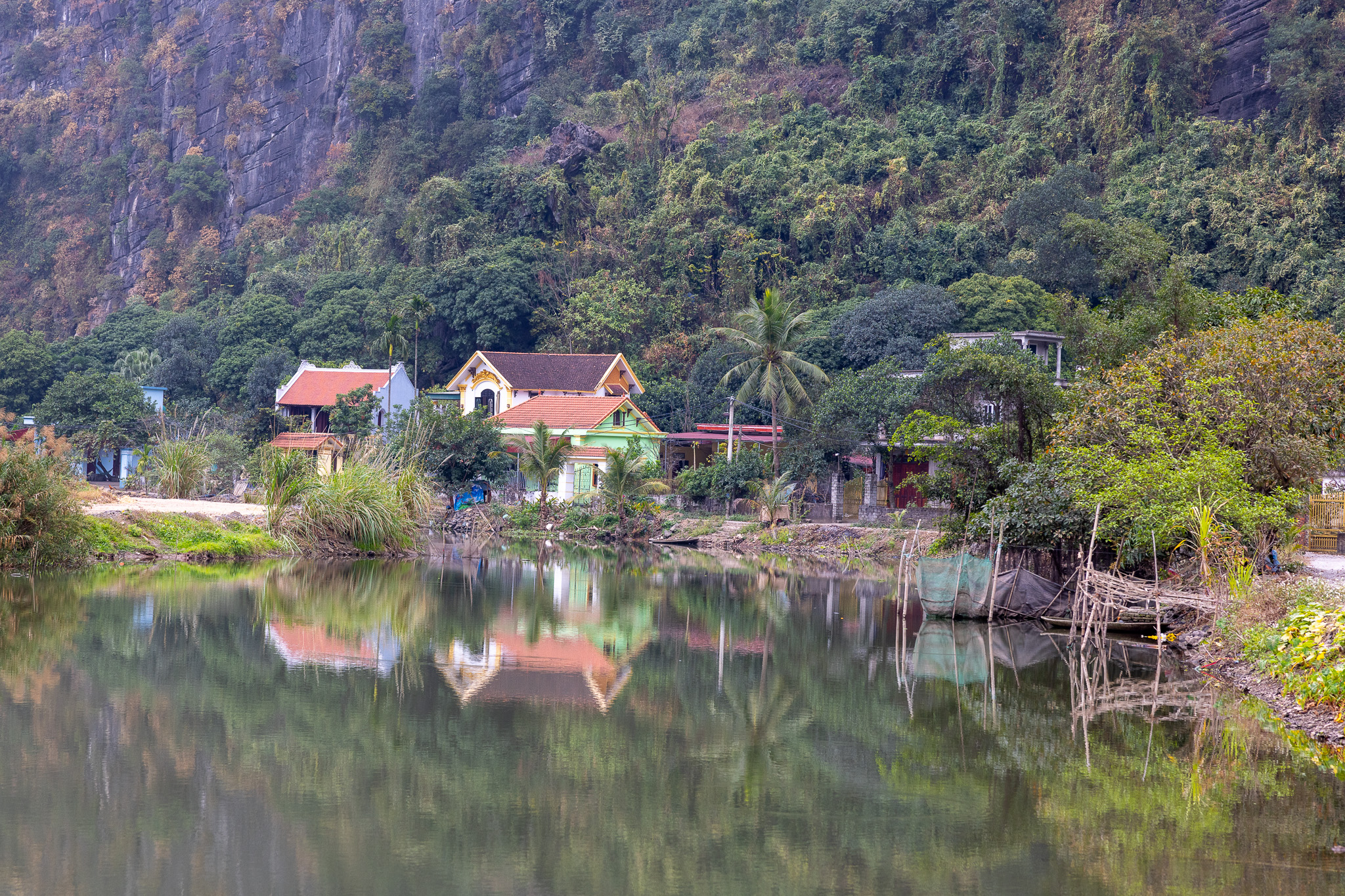 house on side of mountain